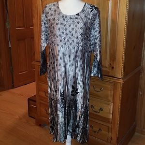 Beautiful dress black and silver with polka and fl